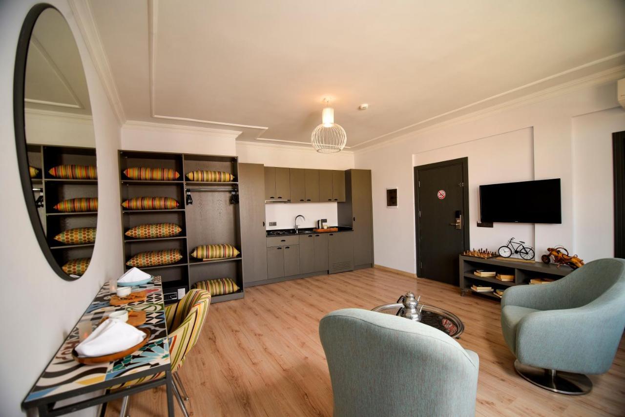 Daire Lovely Flat With Balcony Near Hadrian's Gate *